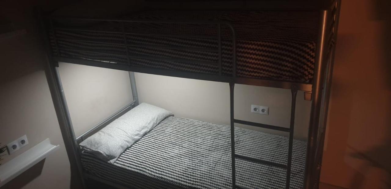 Traveller Host Hostel Madrid Buitenkant foto